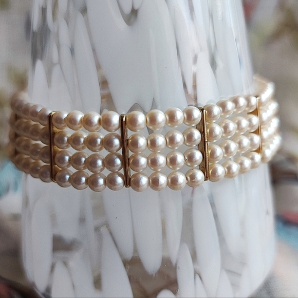 Quadruple Strand 4 Rows of Creamy Faux Pearl Bracelets Gold Tone Vintage EUC - Picture 6 of 7